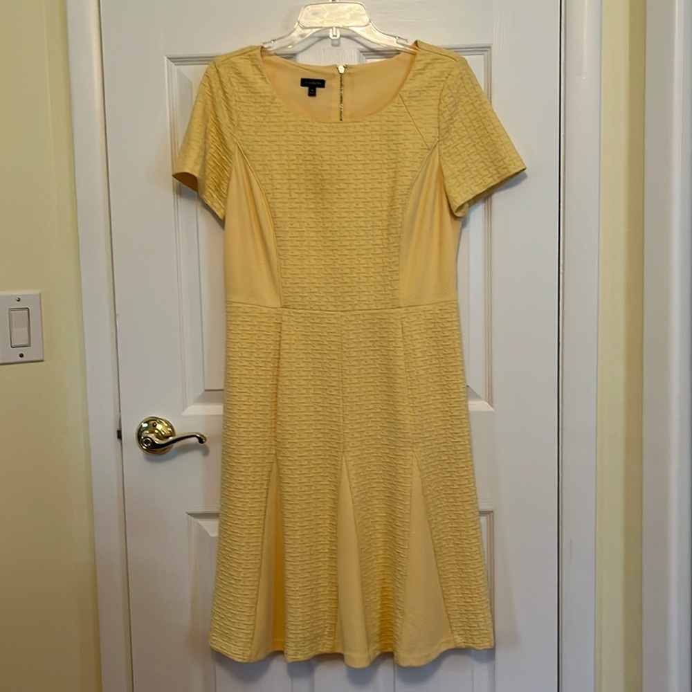 Short sleeve yellow dress